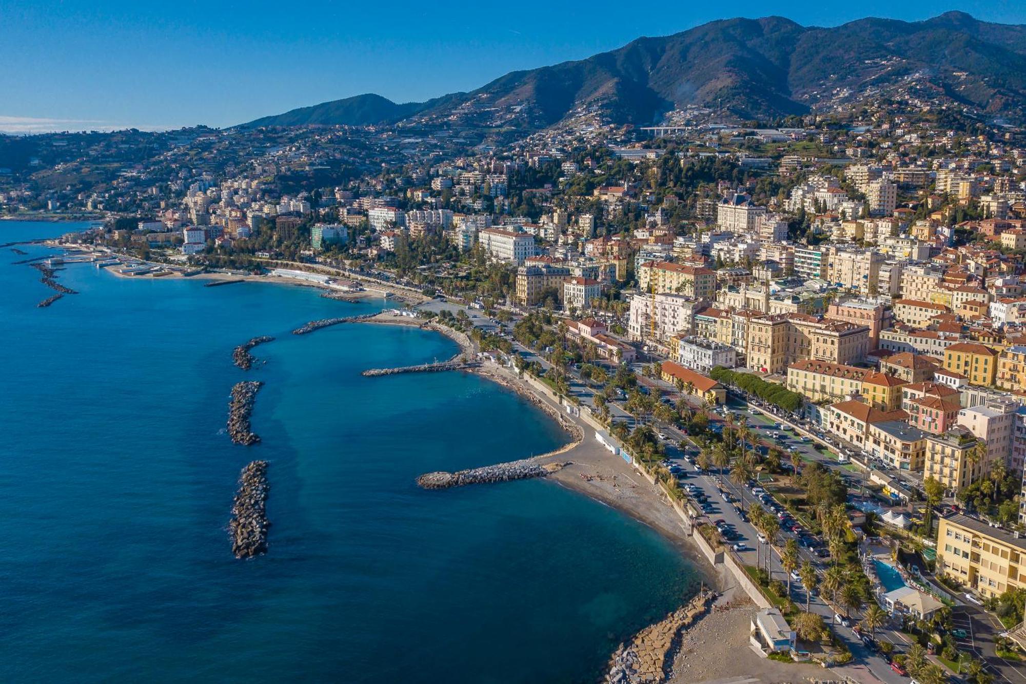 Casa Emma With Sea Glimpse - Happy Rentals San Remo Buitenkant foto