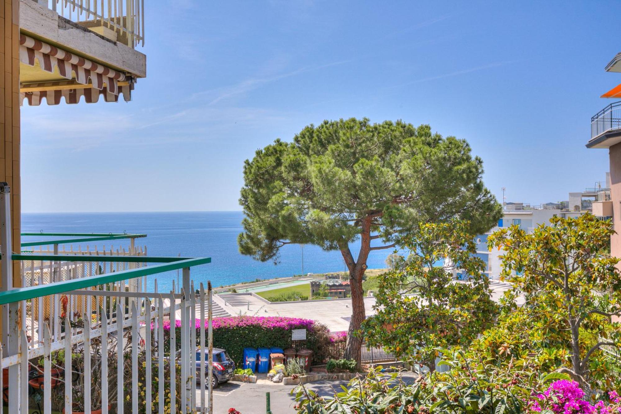 Casa Emma With Sea Glimpse - Happy Rentals San Remo Buitenkant foto